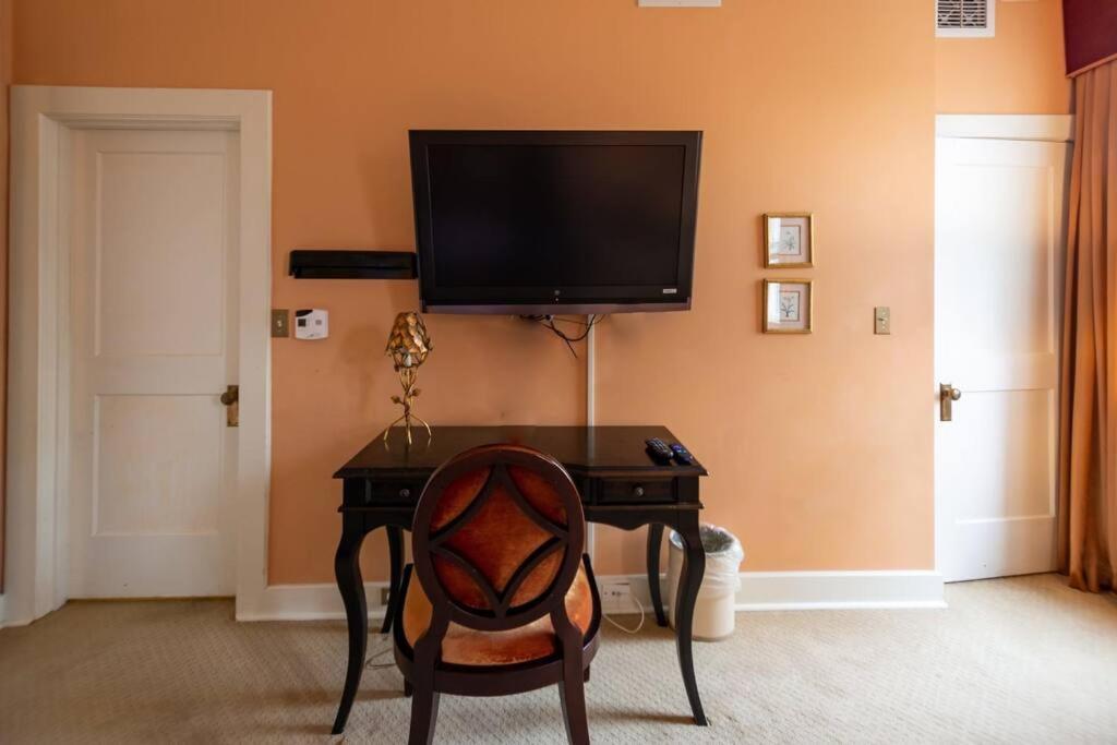 Nice + Cozy Studio In Durham, Steps Away From Duke Apartment Exterior photo